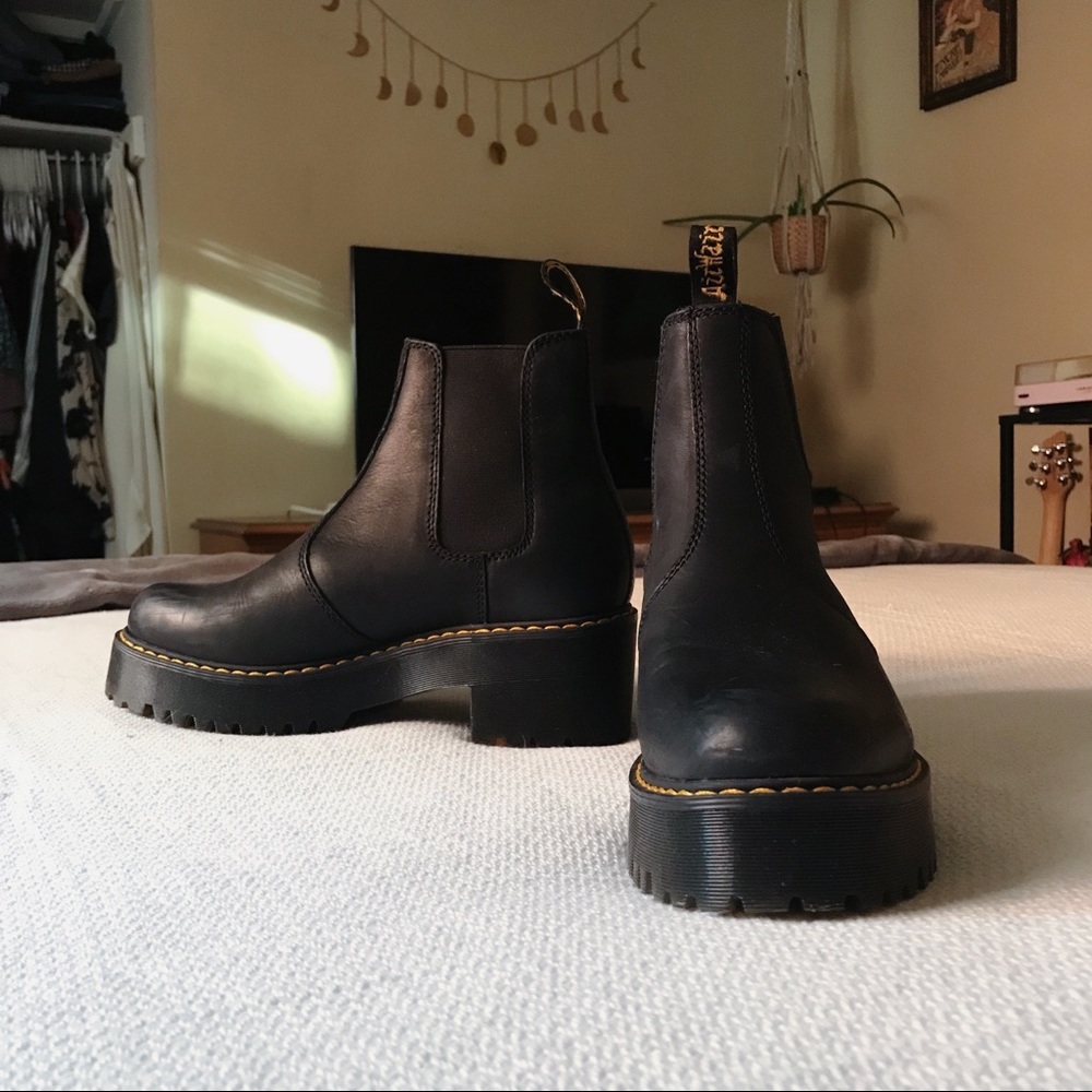 LIKE NEW Doc Marten black Rometty boots